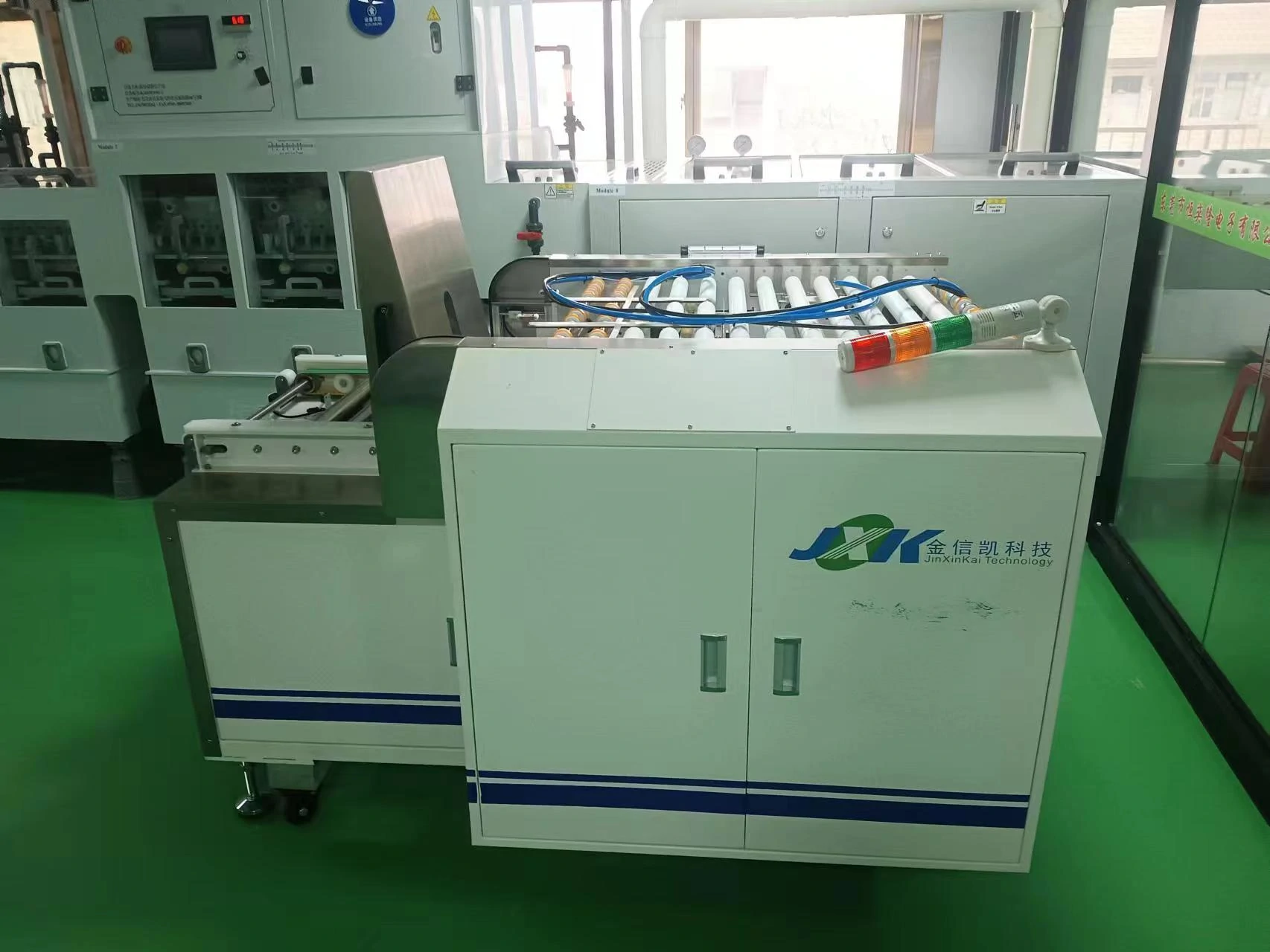 Interleaf Paper Collecting Machine